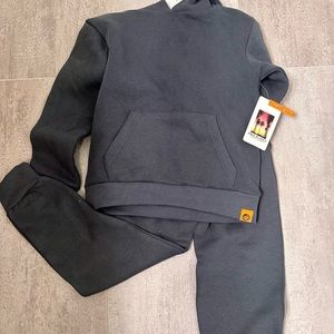 Little boys size 6 sweatshirt and sweatpants set